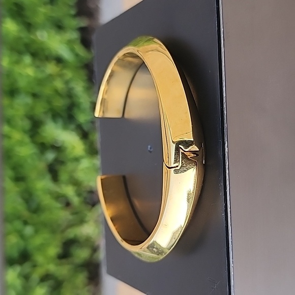 Kate Spade New York Raise The Bar Shiny Cuff Hinged Gold Tone Bracelet - Picture 4 of 5